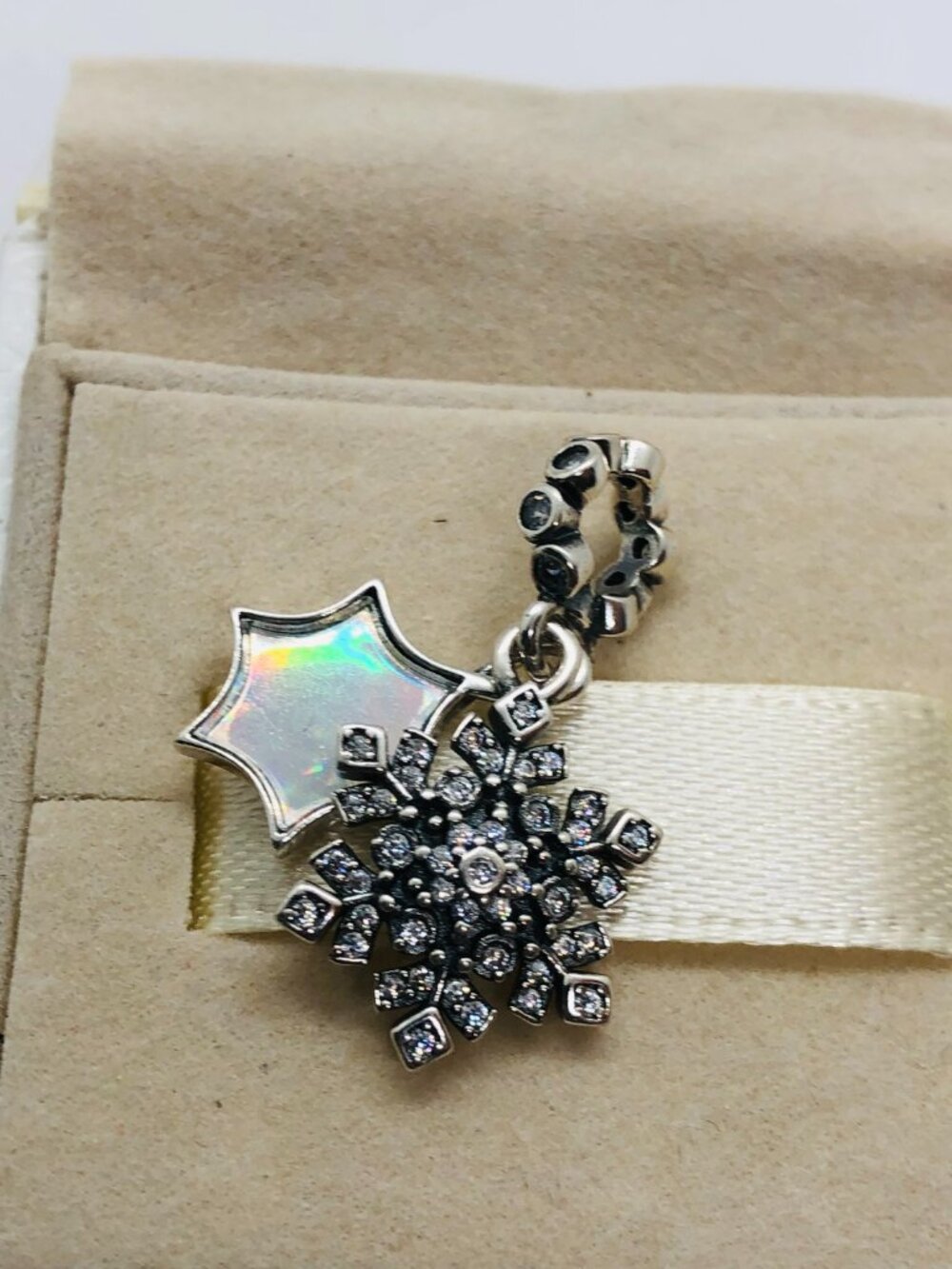 ✨🔥Pandora Iridescent Star Dangle Charm